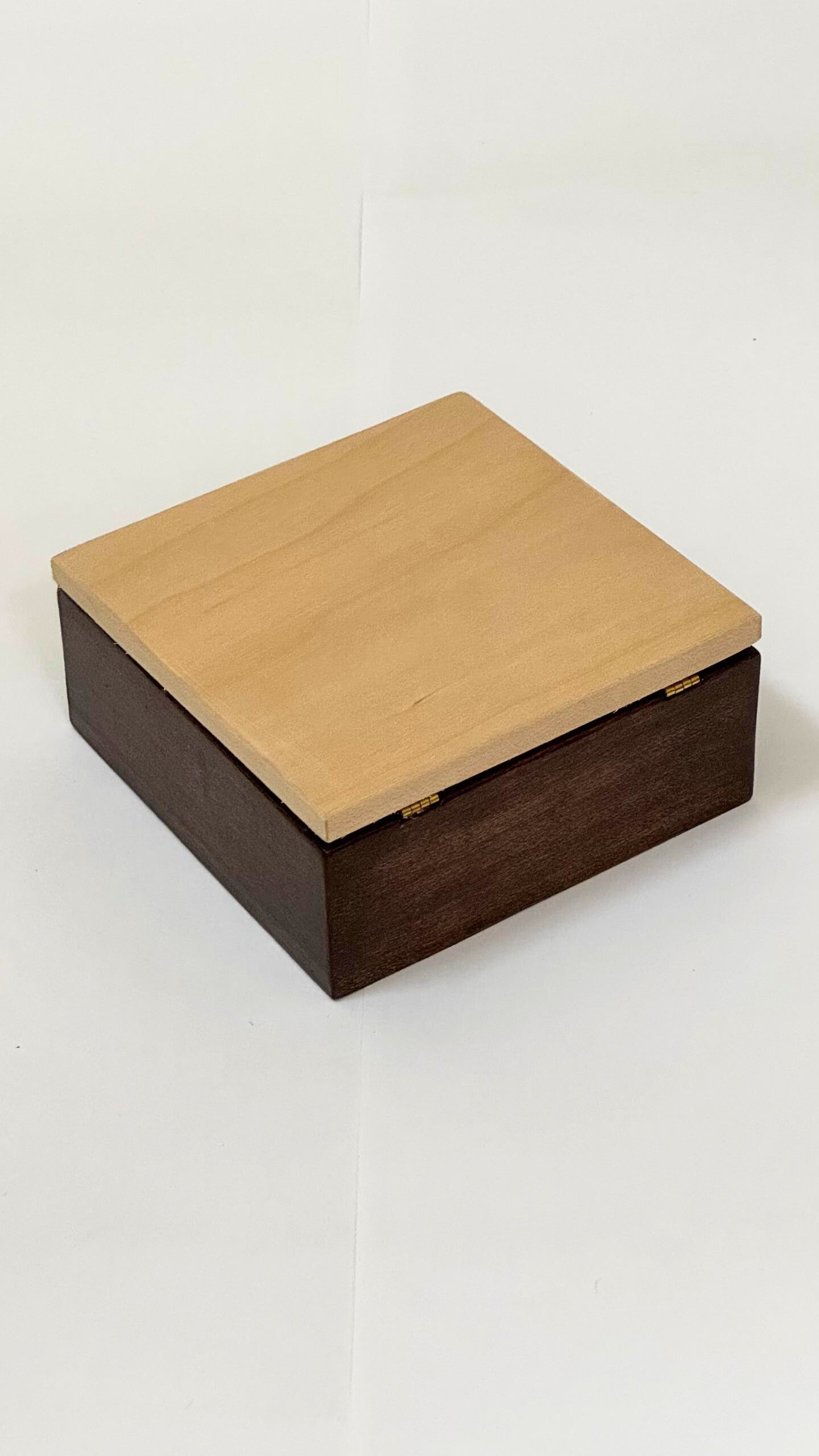 Wooden Memo Holder (Natural Maple / Dark Mahogany)